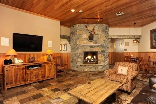 Jackpine & Black Bear Condos - Lobi