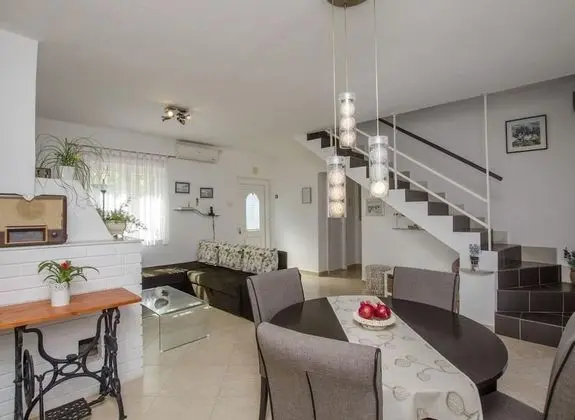 Jadranka - Comfortable and big Terrace - H