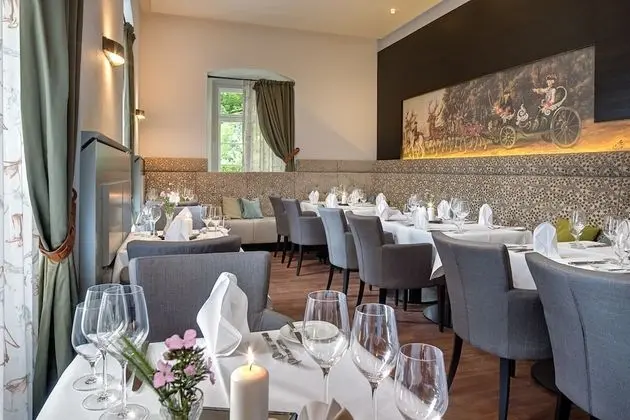 Hotel Jagdschloss Kranichstein - Yerinde Yemek