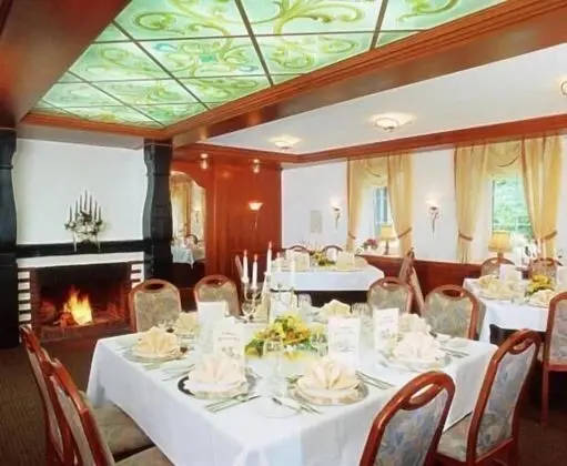 Jagdschloss Moenchbruch - Yerinde Yemek
