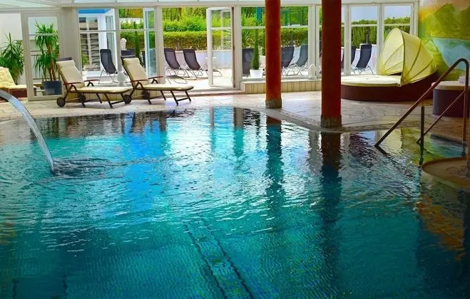 Hotel Jägerhof Wörthersee - Havuz