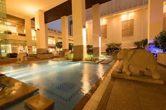 Jaipur Marriott Hotel - Havuz