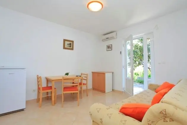 Jakica - Family Apartment With Garden Terrace - A1 Mate - Yerinde Yemek
