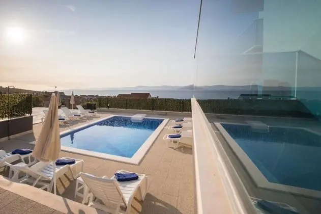 Jakov - Modern and Cosy With Pool - B3