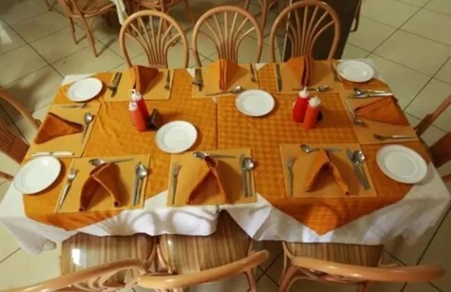 Jambo Village Hotel - Yerinde Yemek