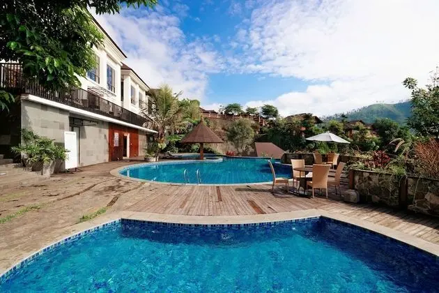 Jambuluwuk Convention Hall & Resort Batu - Havuz