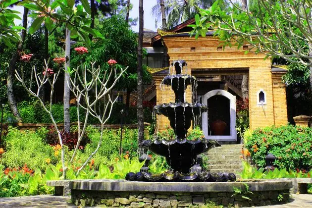 Jambuluwuk Convention Hall & Resort Puncak