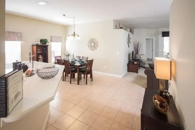 Janet's West Haven 4 Bedroom Home by Redawning - Yerinde Yemek