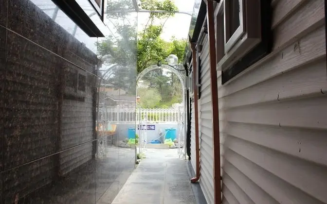 Jangho Come and Play Guest House