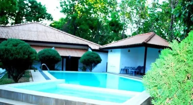Jayasinghe Holiday Resort