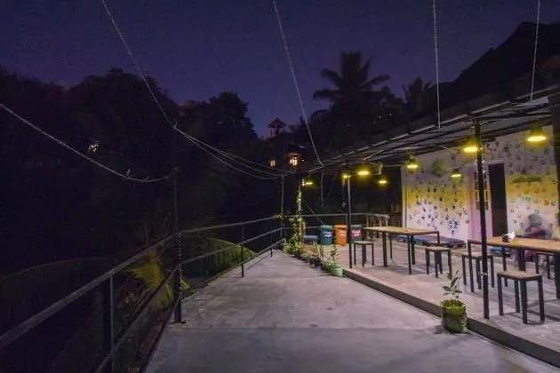 Jay's Bunks-Kandy Hostel - Adults Only
