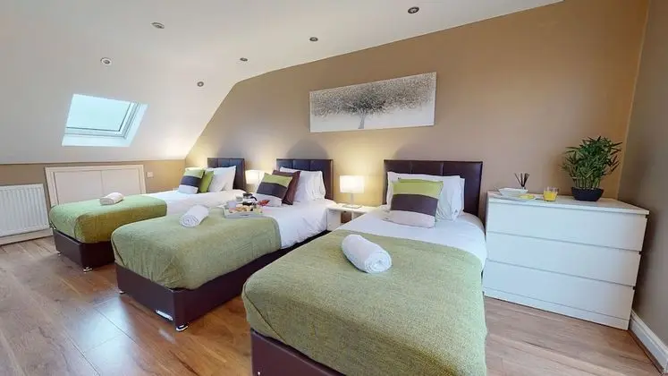 JDB Romford - Charming 4-bedroom House - Oda