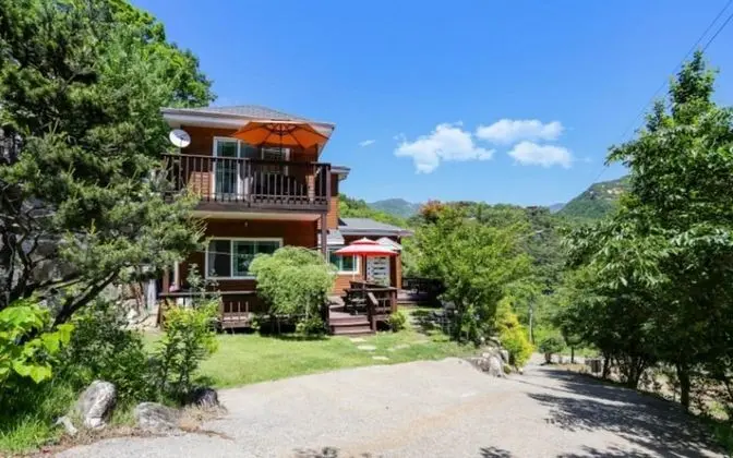 Jecheon Haereul Pumeun Dal Pension