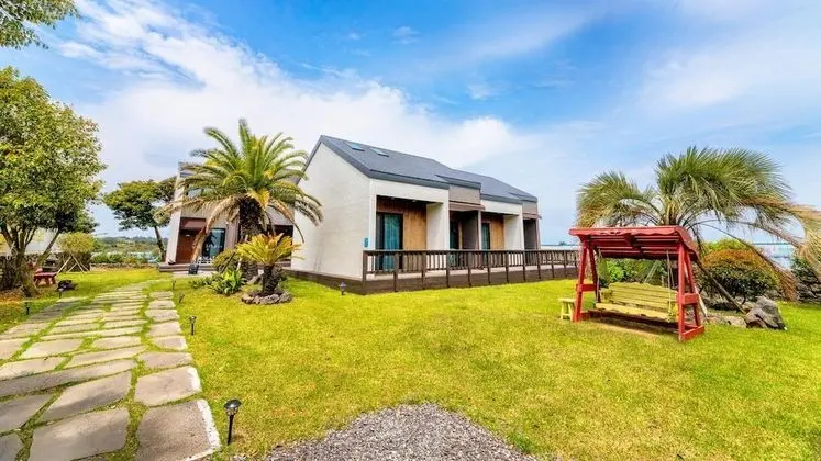 Jeju Batdol Pension