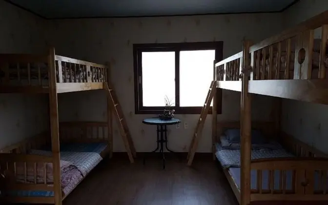 Jeju Beyond Guest House and Book Cafe - Oda