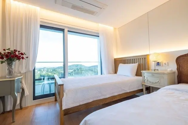 Jeju Bunker Hotel & Resort - Oda