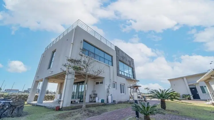 Jeju Byeoleuldameunbaramarae Pension - Dış Mekan