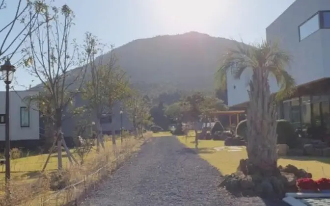 Jeju Camp Harris Spa Pension - 1