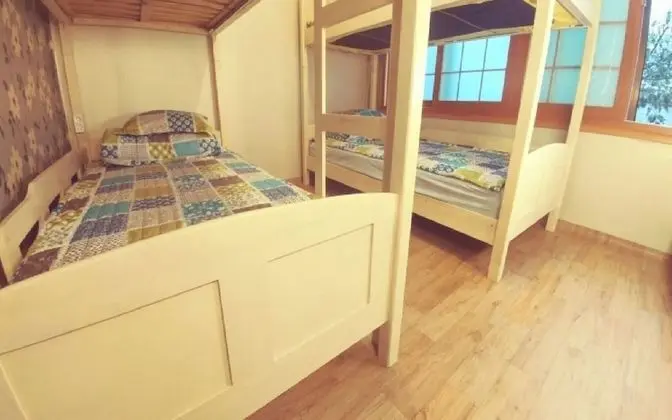Jeju Gonghanggeuncheo Guest House - Oda