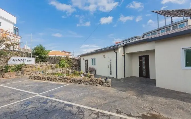 Jeju Hani House Shinchonri