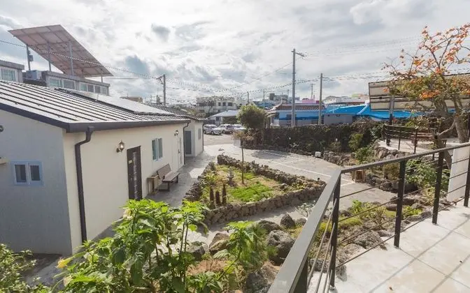 Jeju Hani House Shinchonri - Dış Mekan