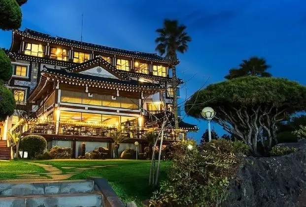 Jeju Hanok Hotel Hallagung