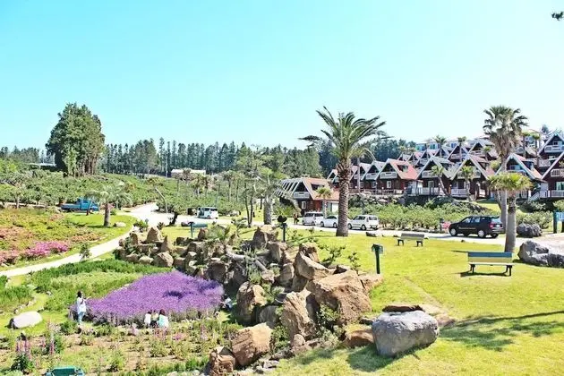 Jeju Jungmun Log Pension & Resort - Dış Mekan