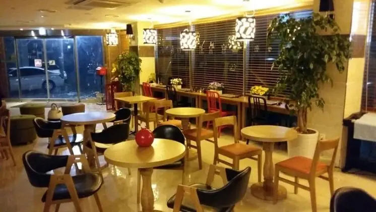 Jeju R Hotel & Guest House - Hostel - Yerinde Yemek