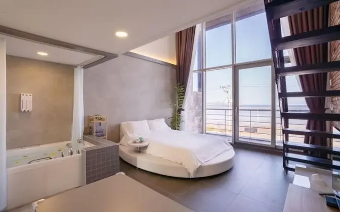 Jeju Roomine Pension