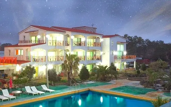 Jeju Sanbangsan Tansan Oncheon Pension - Dış Mekan