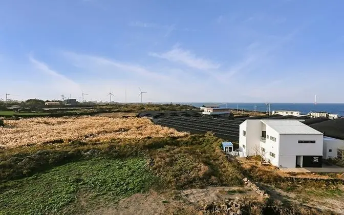 Jeju Woljeong Hill Pension