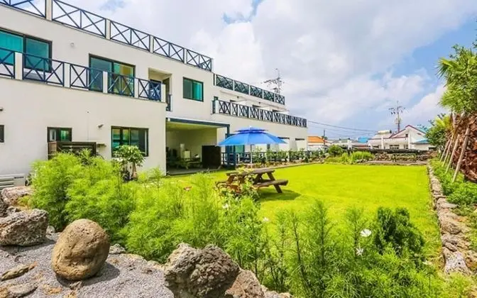 Jeju Woljeongri Badabyeol Pension