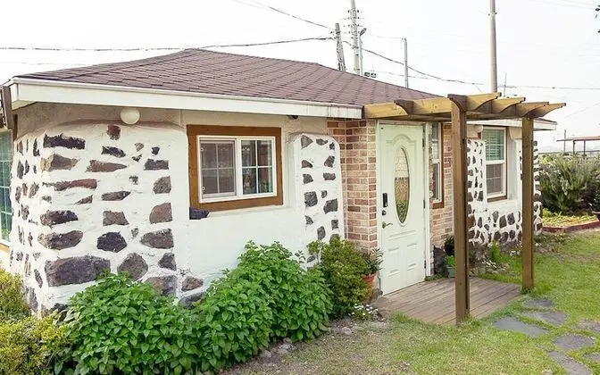 Jeju Zamong & Sarangchae Guesthouse - Dış Mekan
