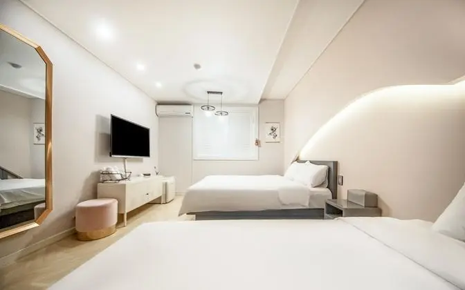 Jeonju Deokjindong Moment 708