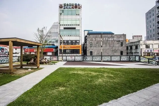 Jeonju Deokjindong Pin and Fit House