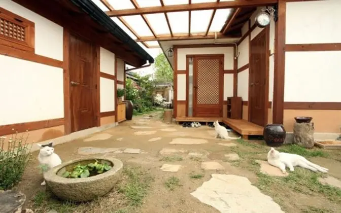 Jeonju Gyodong Baekjak Hanok Stay