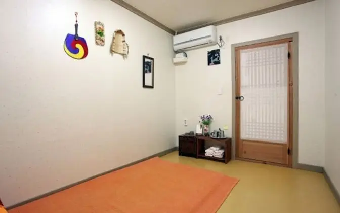 Jeonju Gyodong Baekjak Hanok Stay - Oda