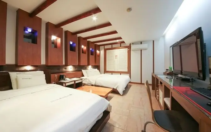 Jeonju Hwaryeohan Oechul