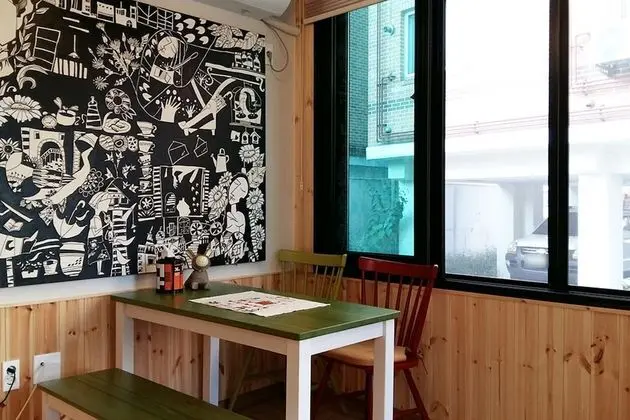 Jeonju Poet & Zzamong Guesthouse - Misafir Tesisleri ve Hizmetleri