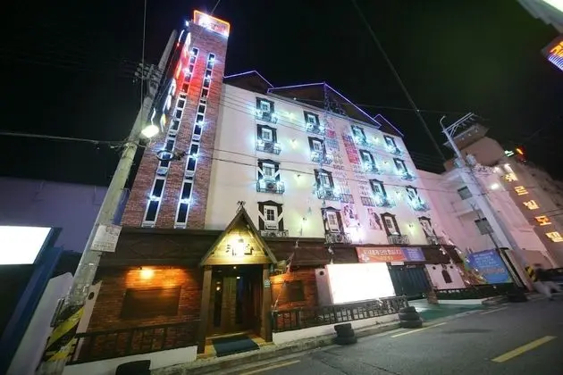 Jeonju Ua-dong Hotel Castle