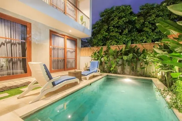 The Jero 18 Kuta Guest House - Havuz