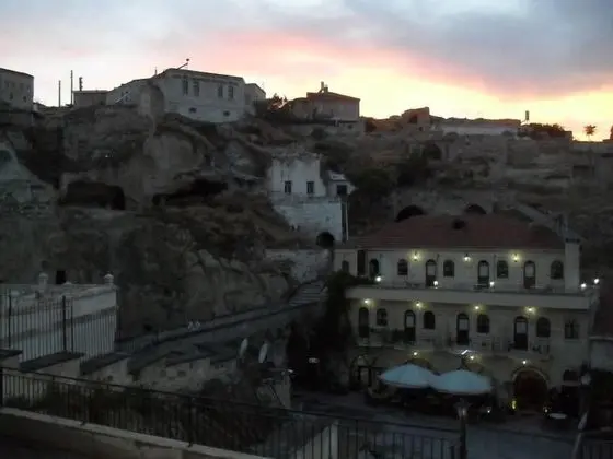 Jerveni Cave Hotel