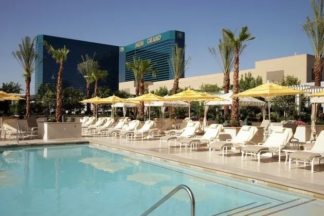 Jet Luxury Resorts @ The Signature Condo Hotel - Havuz