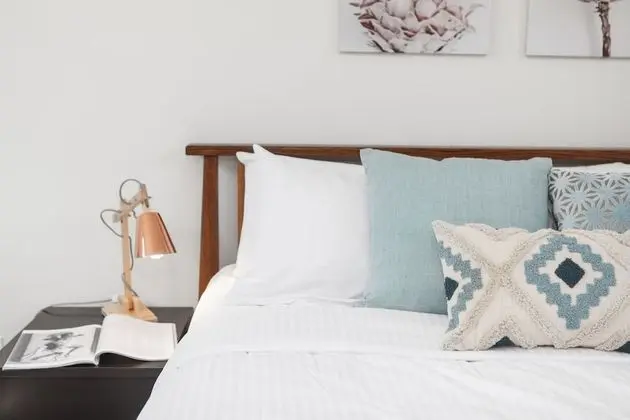 The Jetty Beach Apartment by Ready Set Host - Oda