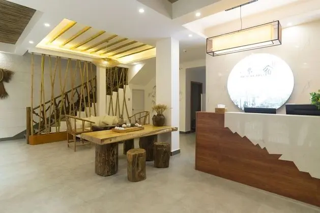 Jiesu Renwen Guest House - Lobi