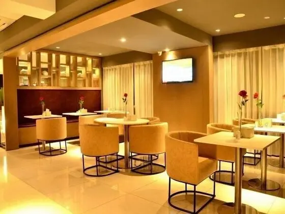 Jinjiang Inn Select Puer Zhenxng Street - Yerinde Yemek