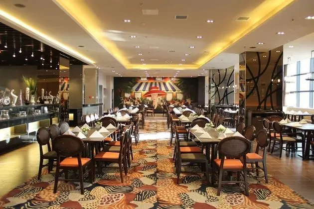 Jinjiang Peninsula Seasons Hotel - Yerinde Yemek