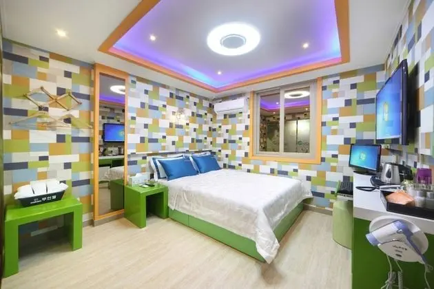 Jinju Comma Self Check-in Motel