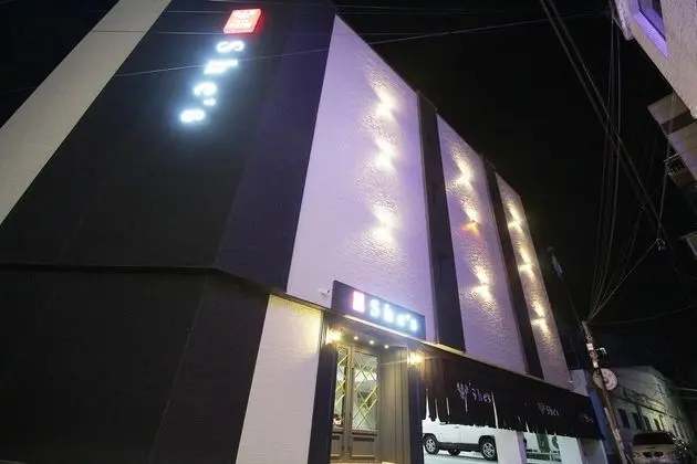 Jinju She's
