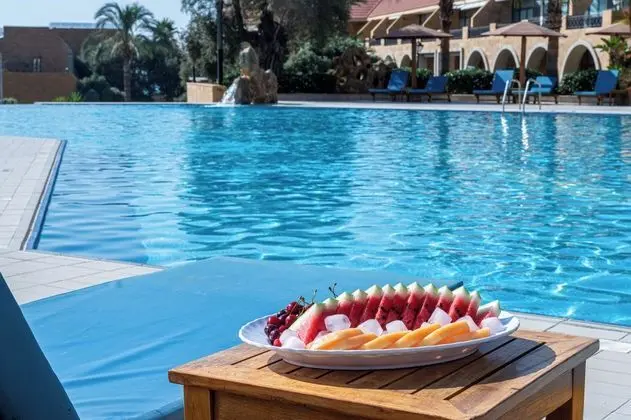 Jiyeh Marina Resort Hotel & Chalets - Havuz